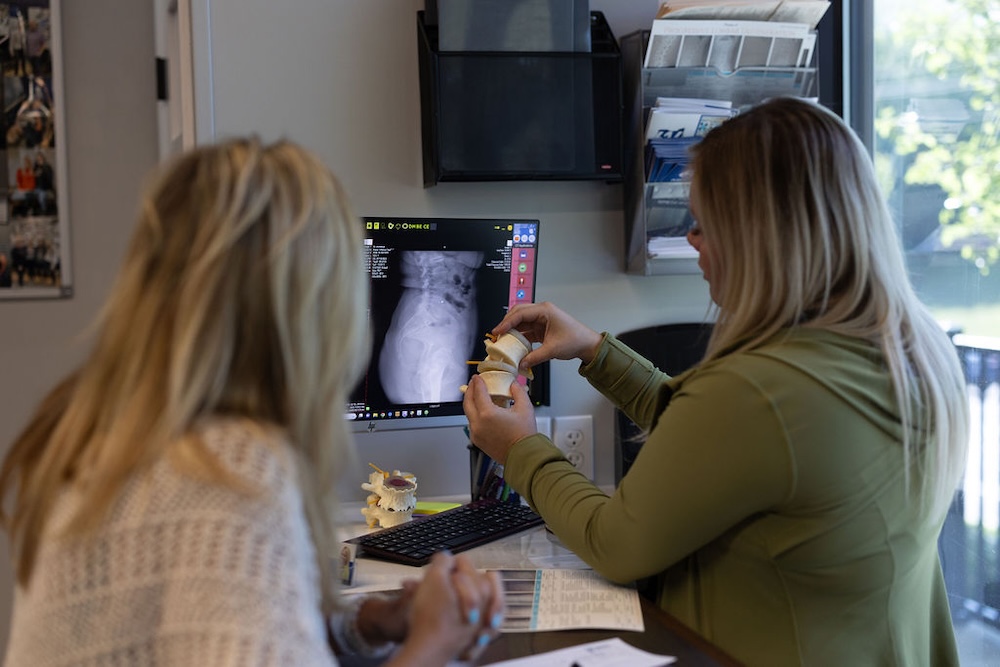chiropractor demo about the spine X-ray