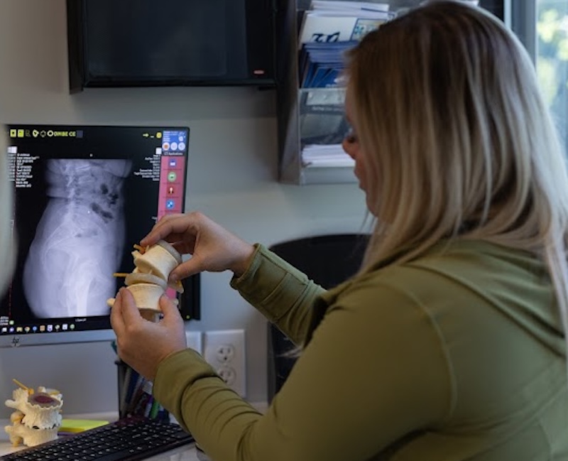 woman demo about the neck X-ray